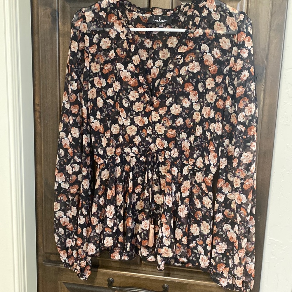 NWOT- Lulus blouse- M